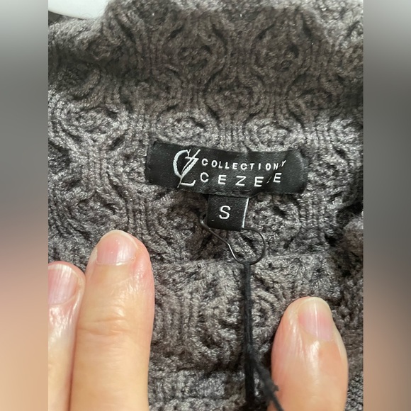 🌟Host Pick🌟Soft Sweater S w/brass buttons - Picture 5 of 7